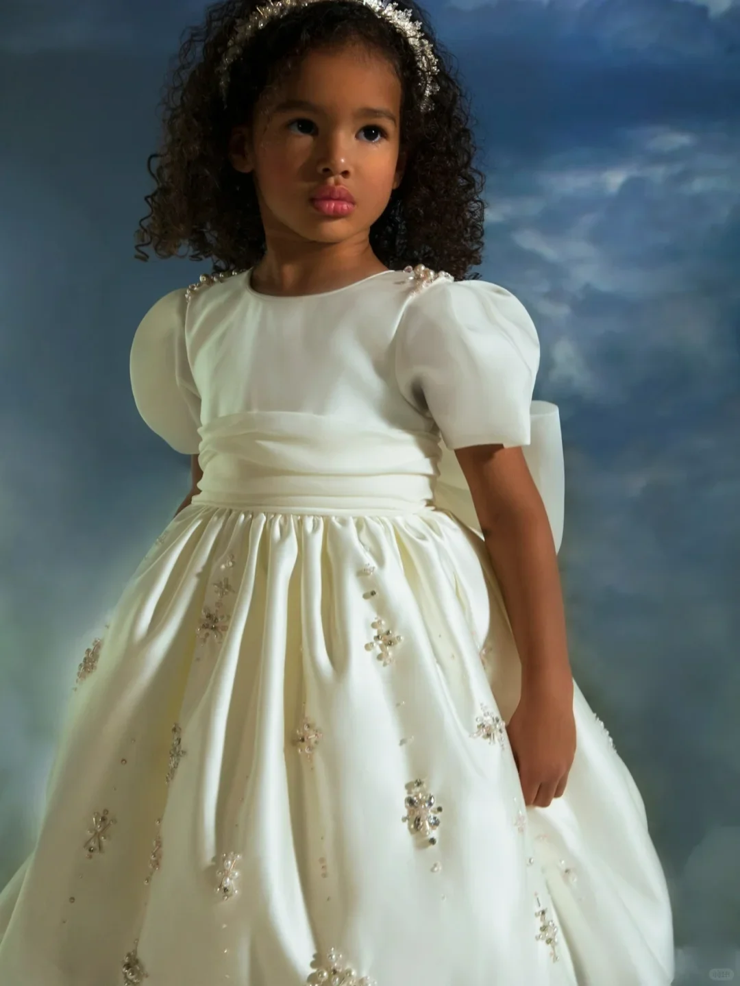 Satin Flower Girl Dress For Wedding Pearls Sequins Short Sleeve With Bow Elegant Kids Birthday Party First Communion Ball Gowns