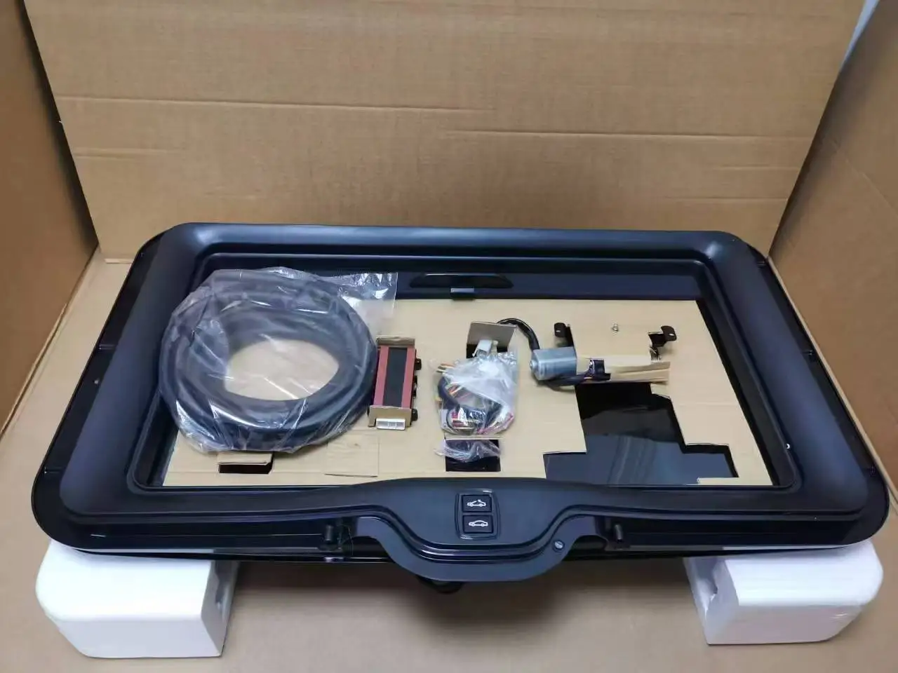

Hot Selling Hot Sale Pop up Sunroof Car electrical Universal Sunroof Assembly Manual Sunroof with Size 780*410 mm