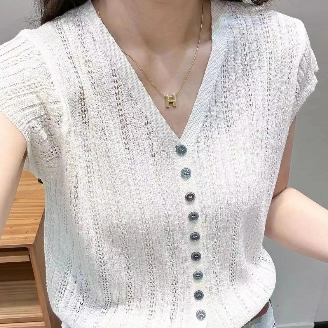 

Hollow-out V-neck Short Sleeves Knit Top Women Summer T-Shirts New Single-breasted Loose Trend Top Knitted Cardigan Top T-shirt