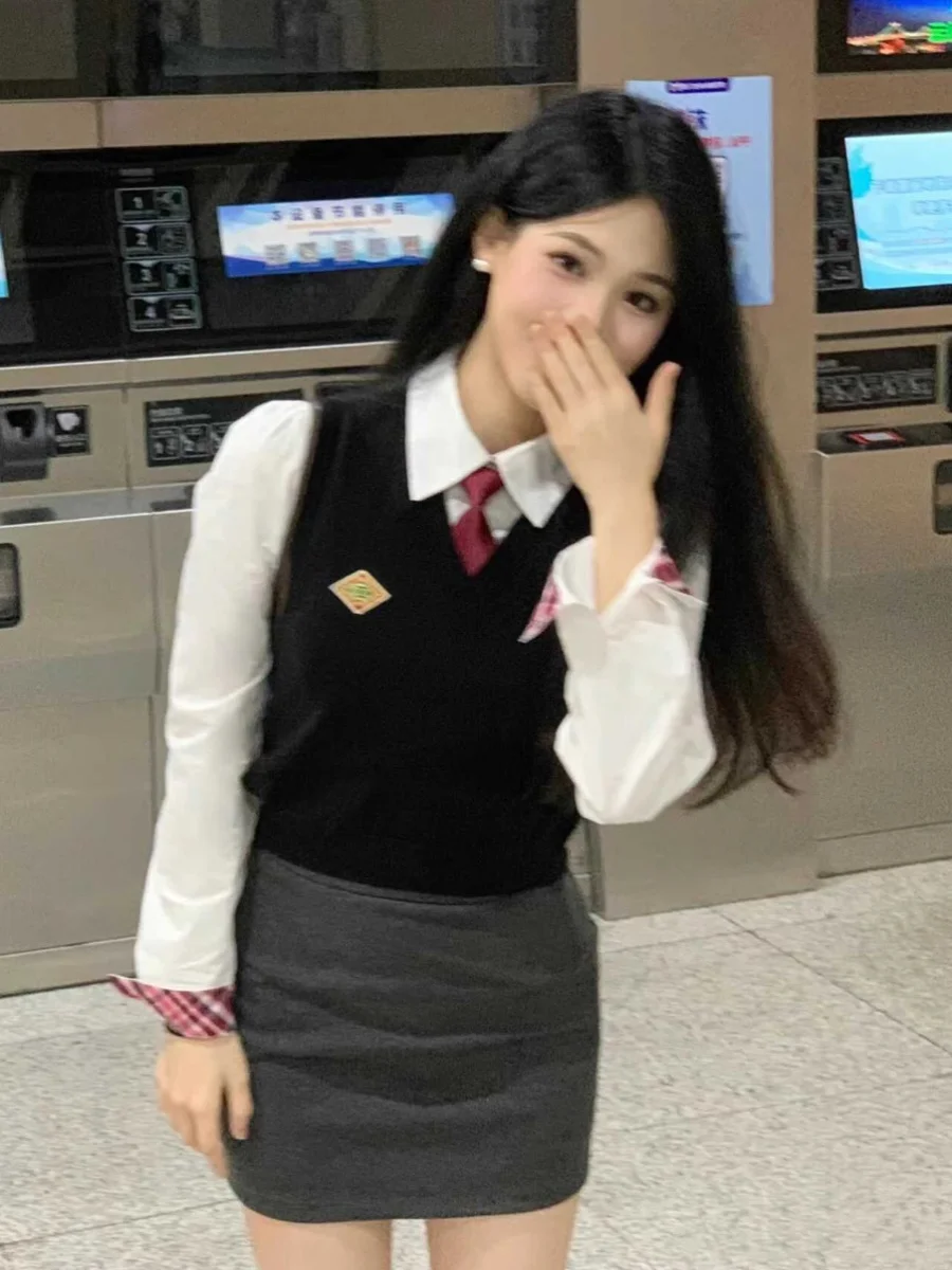 

Корейский колледж Sle JK orm Вязаный жилет irt Утягивающая юбка с глубокими глазами Комплект для пикантных девушек Модный тренировочный наряд