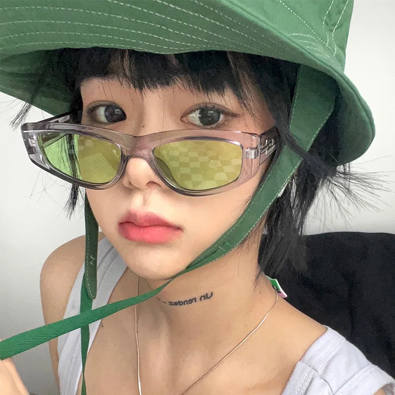 Women's green triangle cat-eye sunglasses High-quality hot retro sunglasses Daily casual wear accessories Men's driving glasses