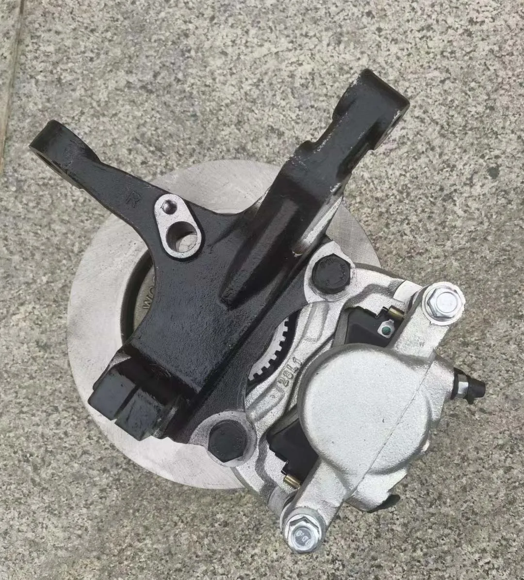 أسطوانة الفرامل الأمامية للسيارة الكهربائية، والقرص، ومحور العجلة ومجموعة مفصل التوجيه #2