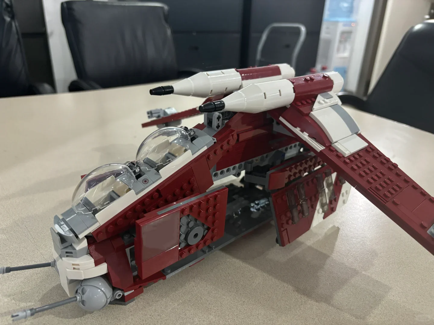 

Двойной пистолетный самолет 75354, наборы строительных блоков, совместимые с частицами Legoed, подходят для рождественских подарков, 1083 шт.