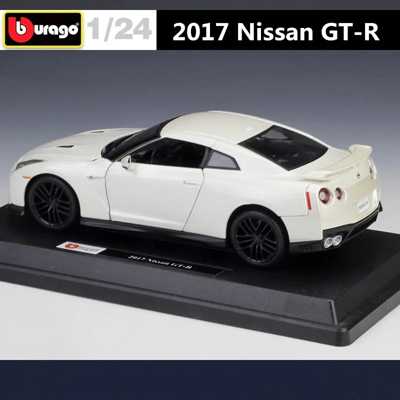 Bburago-nissan正方形gtr合金スポーツ車モデル,レーシングカー,金属玩具,シミュレーションコレクション,ギフト,おもちゃ,2017, 1:24