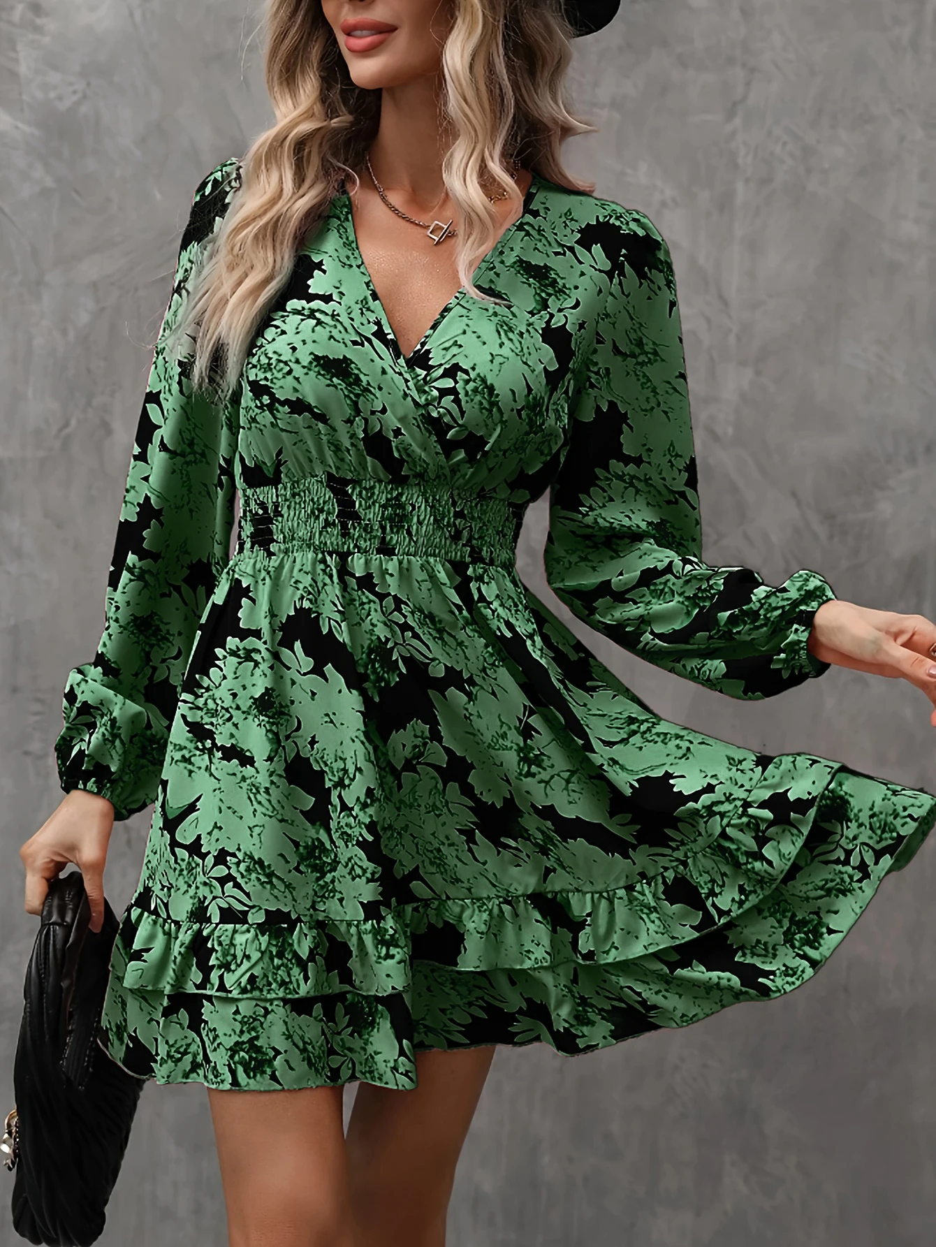 فستان نسائي بأكمام واسعة وطبعة زهور وياقة على شكل V وأكمام طويلة، فستان تنحيف أنيق مكشكش