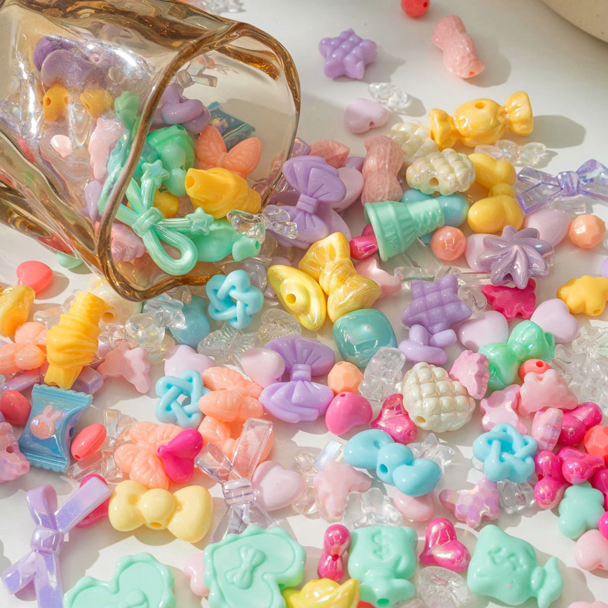50g Sortierte Acrylperlen für Armbandherstellung Schmetterling Herz Blume Perlen Kawaii Ästhetische Niedliche Perlen für DIY Schlüsselanhänger Armband – Detail 2