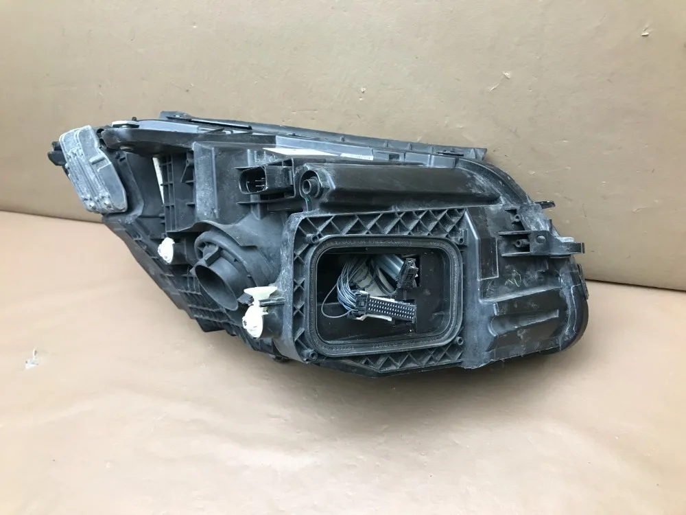W205 C-Class 2018-2021 USA Standard LED Front Headlight Assembly OEM Auto Lighting System Parts 2059062706 2059062806 view 3