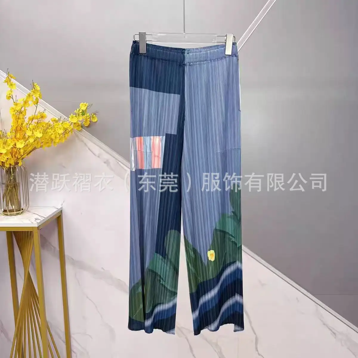 Women 2-piece Set with Pleated Print Colour-blocked Pattern Plus Size T-shirt High-waisted Loose-fit Straight-leg Pants