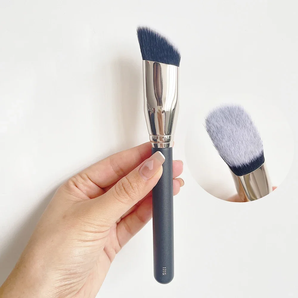 Wedge Smooth Edge All Over Face Foundation Brush Dense Synthetic Hair Professional Cosmetic Brush for liquids and cream