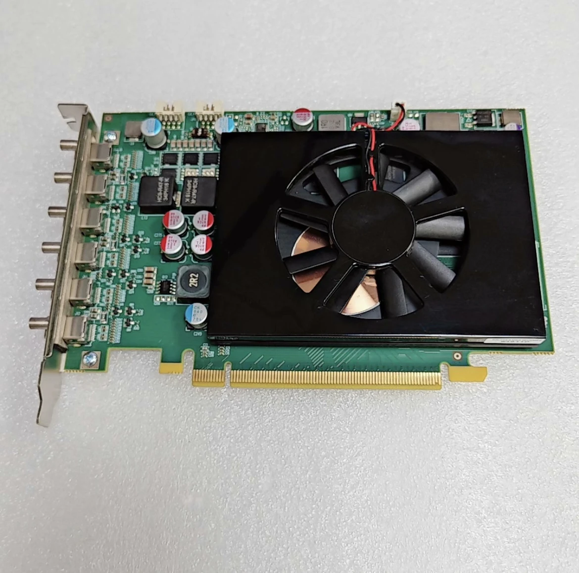 Imagem -01 - Placa Gráfica Original para Matrox C680 4g Gpu C680-e4gbf Mini dp Display Comunicação 100 Teste Perfeito placa grafica original para matrox c680 4g gpu c680 e4gbf mini dp display comunicacao 100 teste perfeito 01