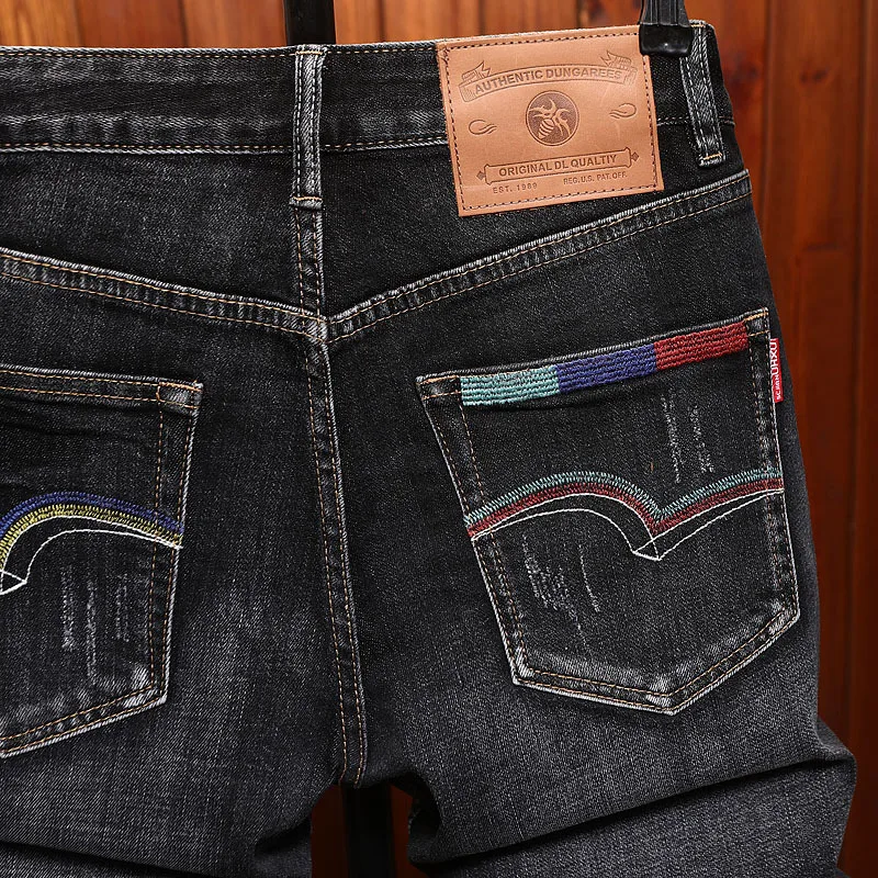 High end ripped patch denim shorts for men, 2025 summer embroidered printed straight leg slim fit gray black five quarter pants