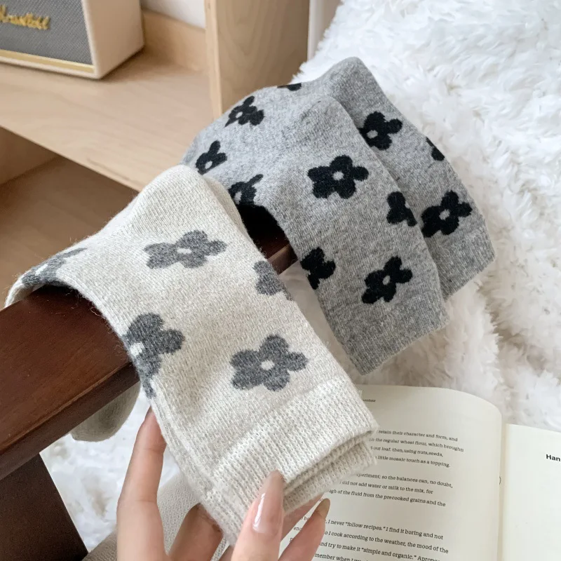 

Ladies' Socks Korean New Harajuku Flower Fashionable Kawaii Sweet Cute Winter Thickened Warm Comfortable Woolen Socks For Girl