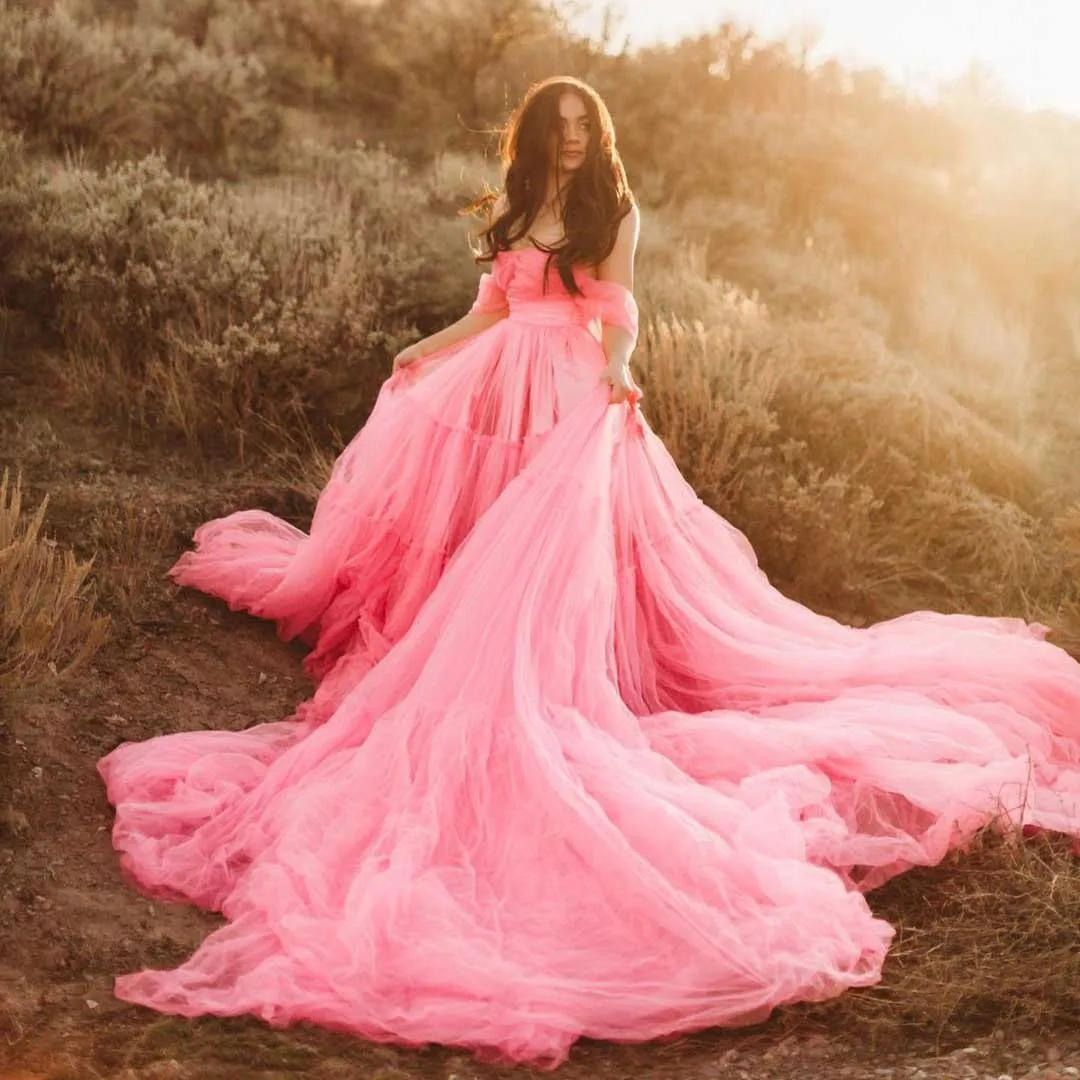 Urocze arbuzowe różowe suknie ciążowe do sesji zdjęciowej bardzo długi pociąg Off Shoulder Tulle sukienka ciążowa fotografia sukienka