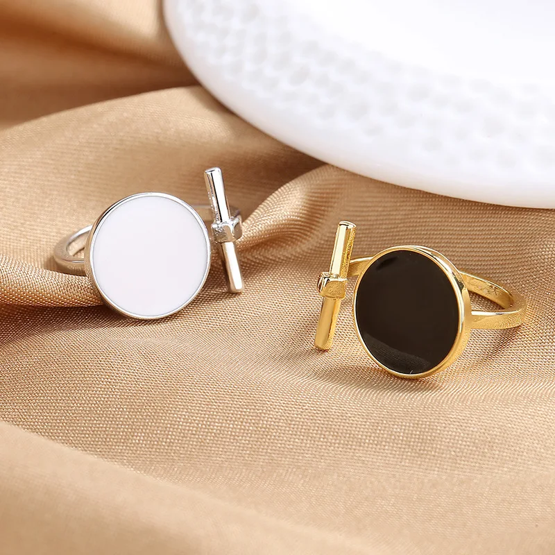 Women\'s Fashion Geometric Open Rings Accessory Black/White Round Epoxy Glossy Disk Female Trendy Golden Ring Jewelry Best Gifts