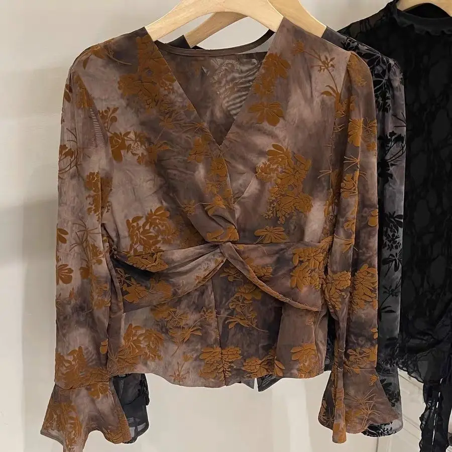 

V-Ne Floing Embroidery Me Bell Sve Long irt Women Spring Autumn New Pleated Twist Irregular Base irt Casual Sl...