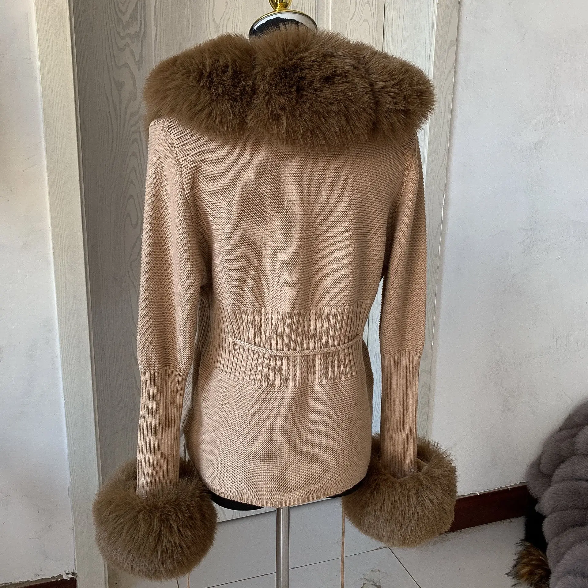 Damen Strick-Kunstpelz-Cardigan Frühling Herbst Elegante Damenmode Kunstpelzmantel Gestrickter Pullover mit Kunstfuchspelzkragen – Detail 30