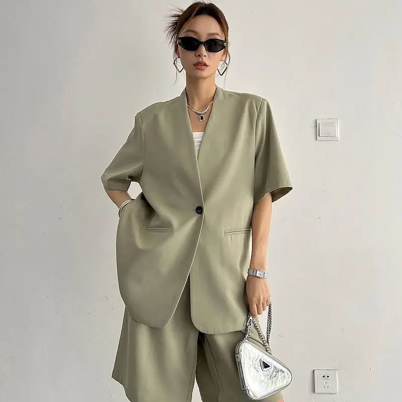 

Летний комплект-двойка для женщин: повседневный костюм с тонким пиджаком с V-образным вырезом и шортами, в стиле High Street, 2 предмета