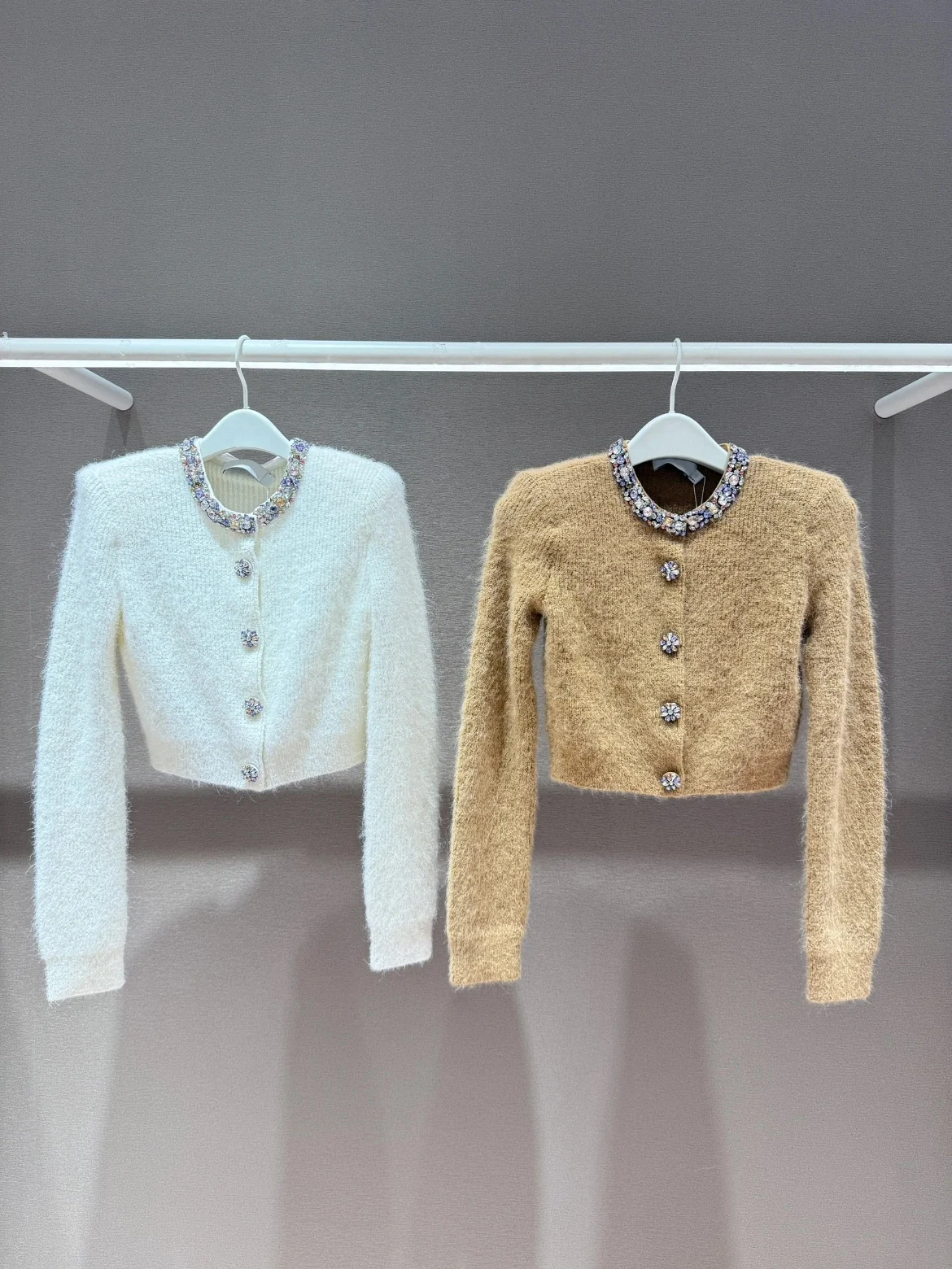 

Heidd SP2025 ort Knitted Sweater Rhinestone Decoration 3 Colors Slimming Effect Autumn Winter Luxury Sle Women's...