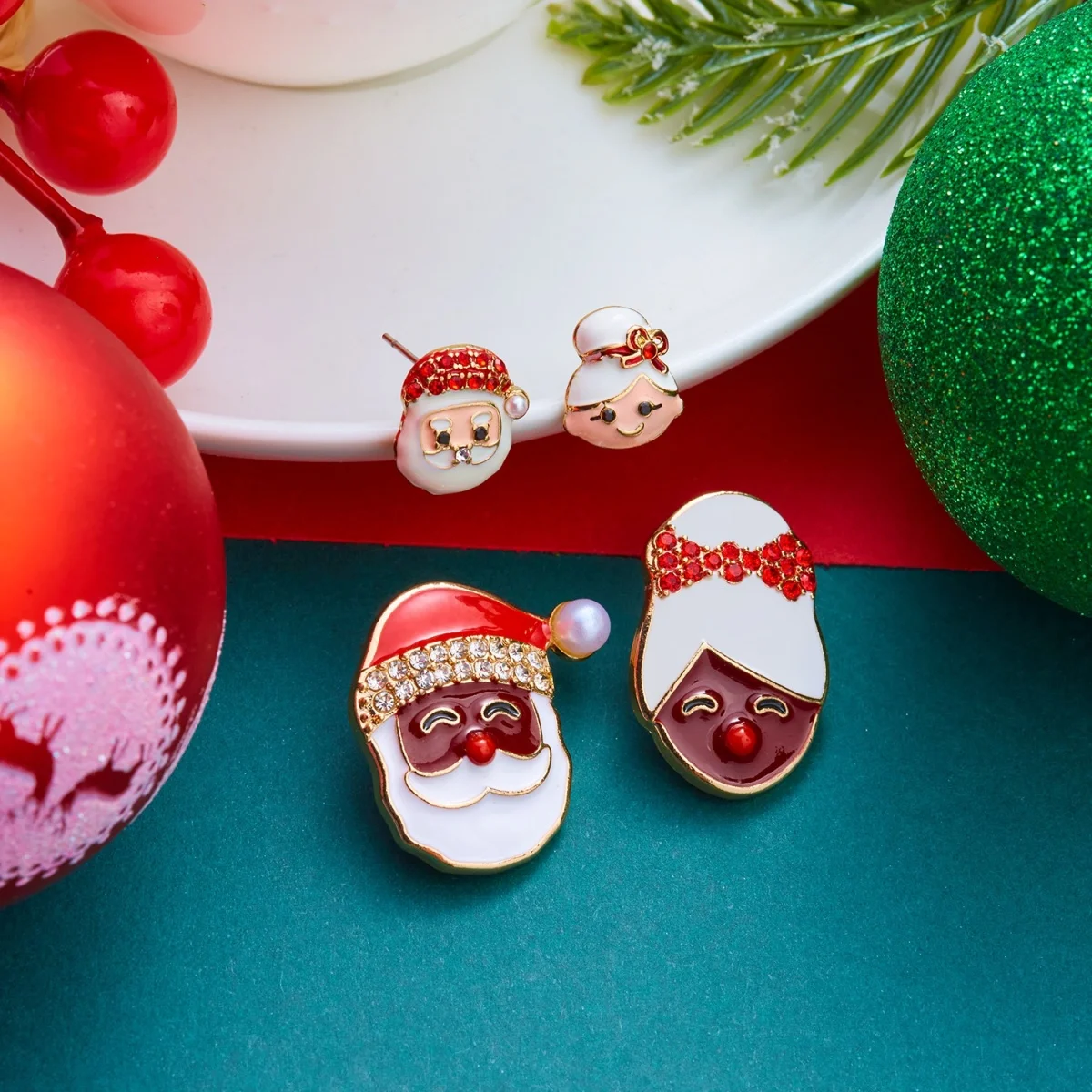 2 Paar/Set Weihnachtsbaum-Schleifen-Hirsch-Ohrstecker für Damen, niedliche Lebkuchenmann-Weihnachtsmann-Schlitten-Krücken-Ohrringe, Schmuck – Detail 26