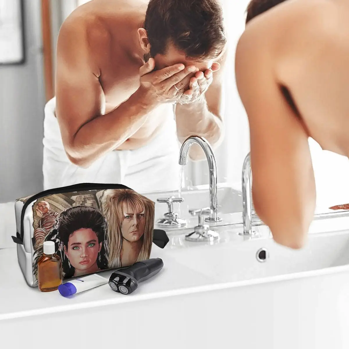 Enter The Labyrinth 化粧バッグ 化粧品オーガナイザー ストレージ Dopp キット トイレタリー化粧品バッグ 女性用 美容 トラベル ペンシルケース