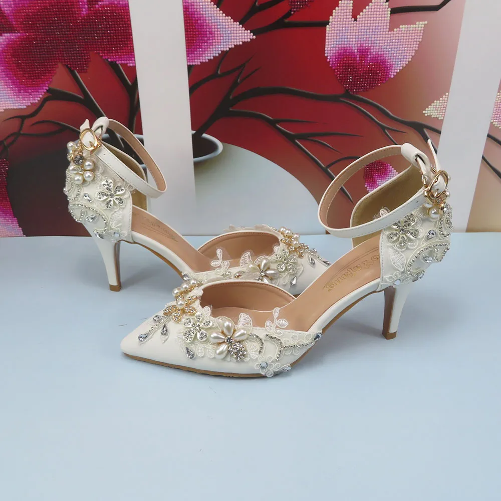 Scarpe da sposa con fiori a punta bianca con tacco alto Scarpe da sposa da donna alte e poco profonde con cinturino alla caviglia Scarpe da sera