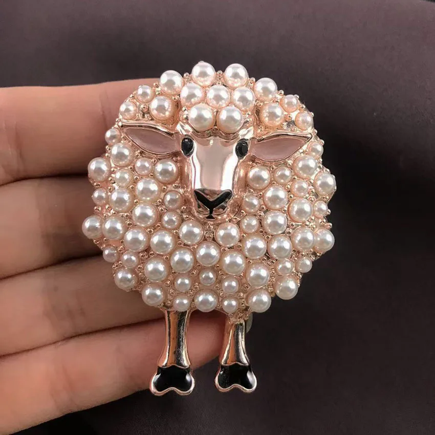 Jolie broche en forme d\'animal de dessin animé incrustée de perles, jolie broche en forme de mouton pour filles, accessoires de fête de noël, bijoux