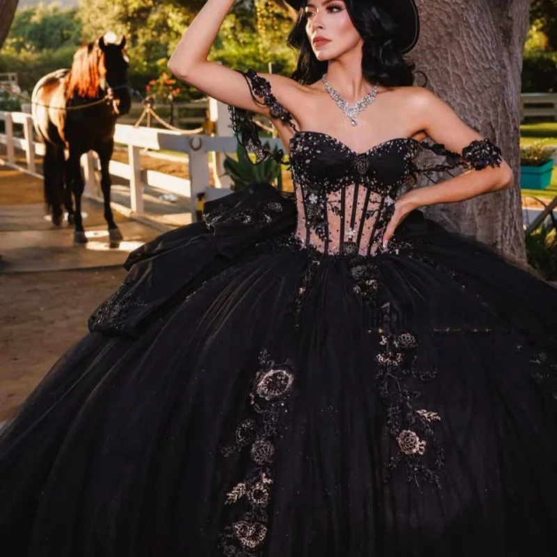 

Блестящее черное платье Quinceanera с открытыми плечами, кружевное кристаллическое блестящее цветочное платье с длинным хвостом, платья de 15, Quinceanera ﻿ Настроить