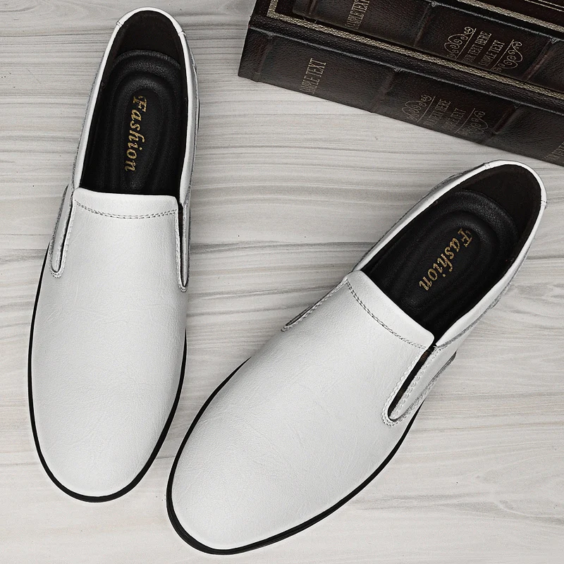 

Легкие деловые мужские лоферы. Роскошные классические хиты продаж. Офис и работа. Уличная уличная плоская подошва. Белый. Универсальный.