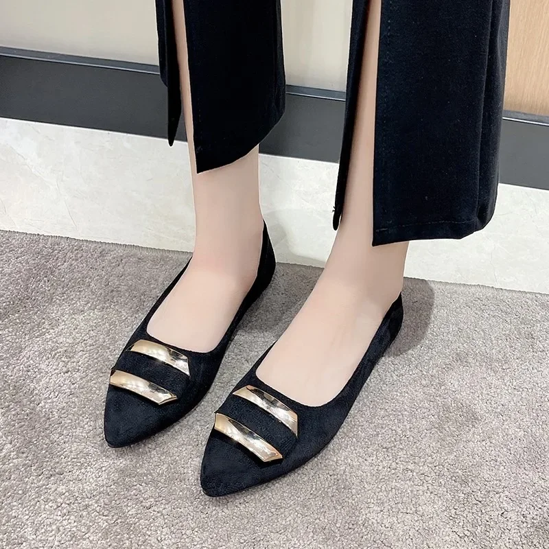 

2025 New Ladies Shoes Shallow Women's Flats Fashion Metal Decoration Office and Career Sexy Pointed Toe Plus Size Flat Low Heels