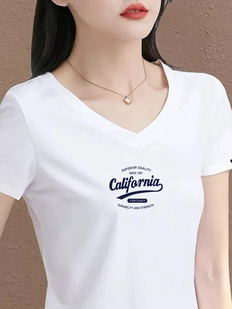 

Повседневная женская футболка с V-образным вырезом и коротким рукавом, с буквенным принтом, цветными вставками на манжетах, свободного кроя, летняя модная модель для мам, из полиэфирного волокна