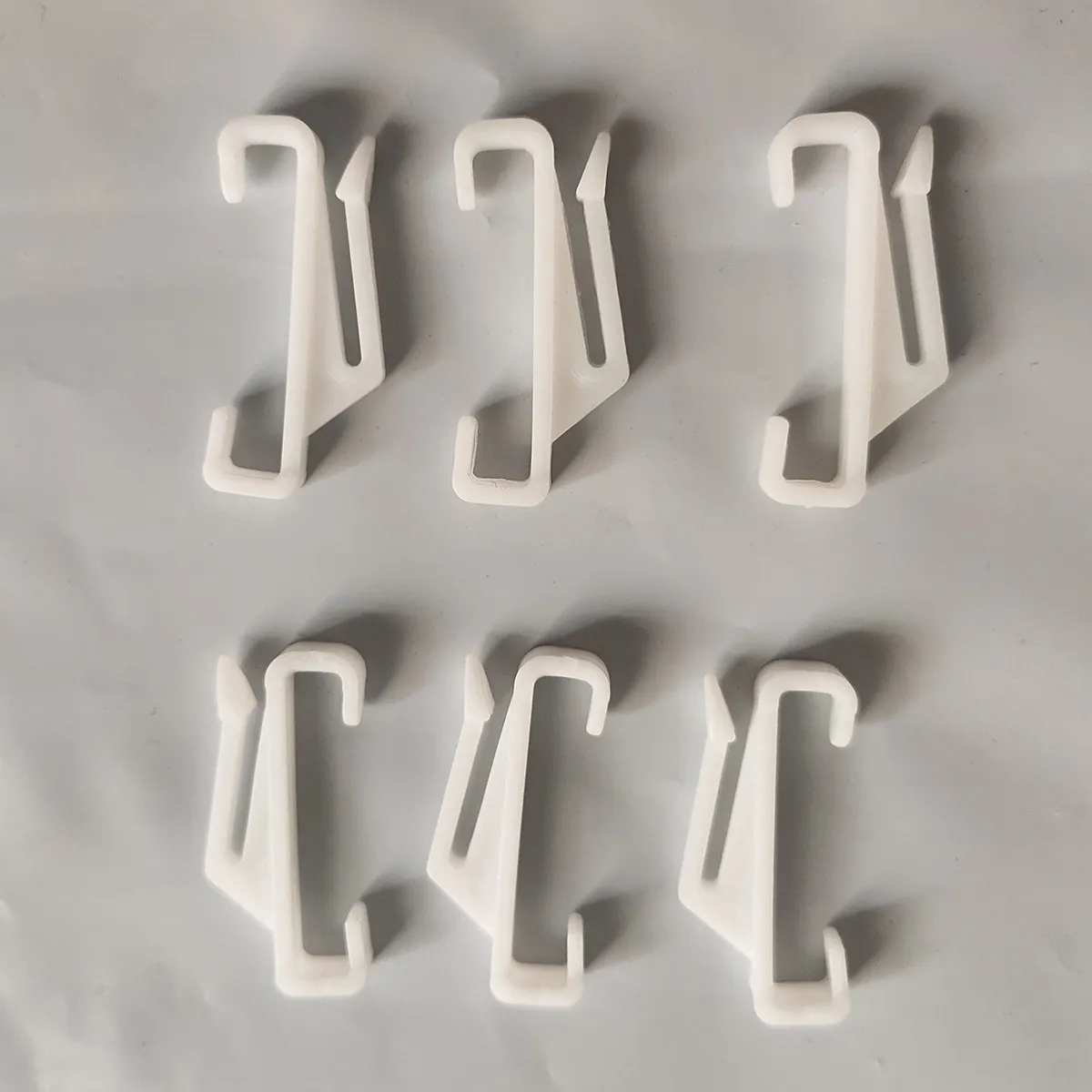 50Pcs Curtain Track Glider Hooks Bean Sprout Shape Plastic Rod Slides for Window Door Shower Curtains Traversing Curtain Slider