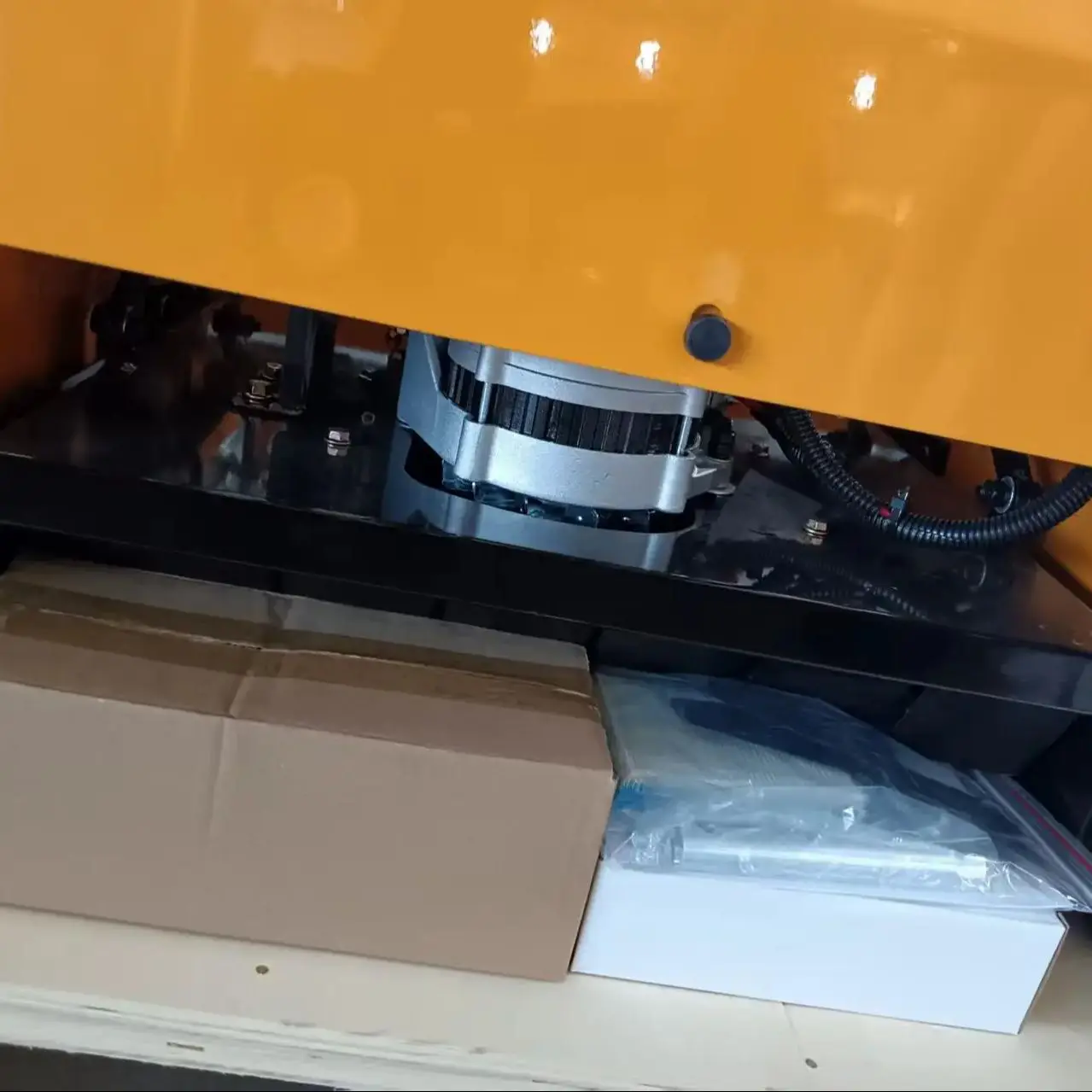 맞춤형 무선 4행정 크롤러 잔디깎이: 제로 회전 고효율 크롤러 잔디깎이 로봇 트랙터