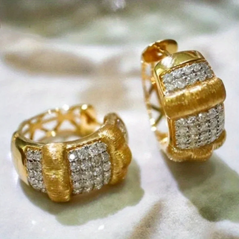 Trendy Wide Face Hoop Earrings Women Golden Plated Jewelry Vintage Style Personality Earrings CZ Stone Luxurious Accessory