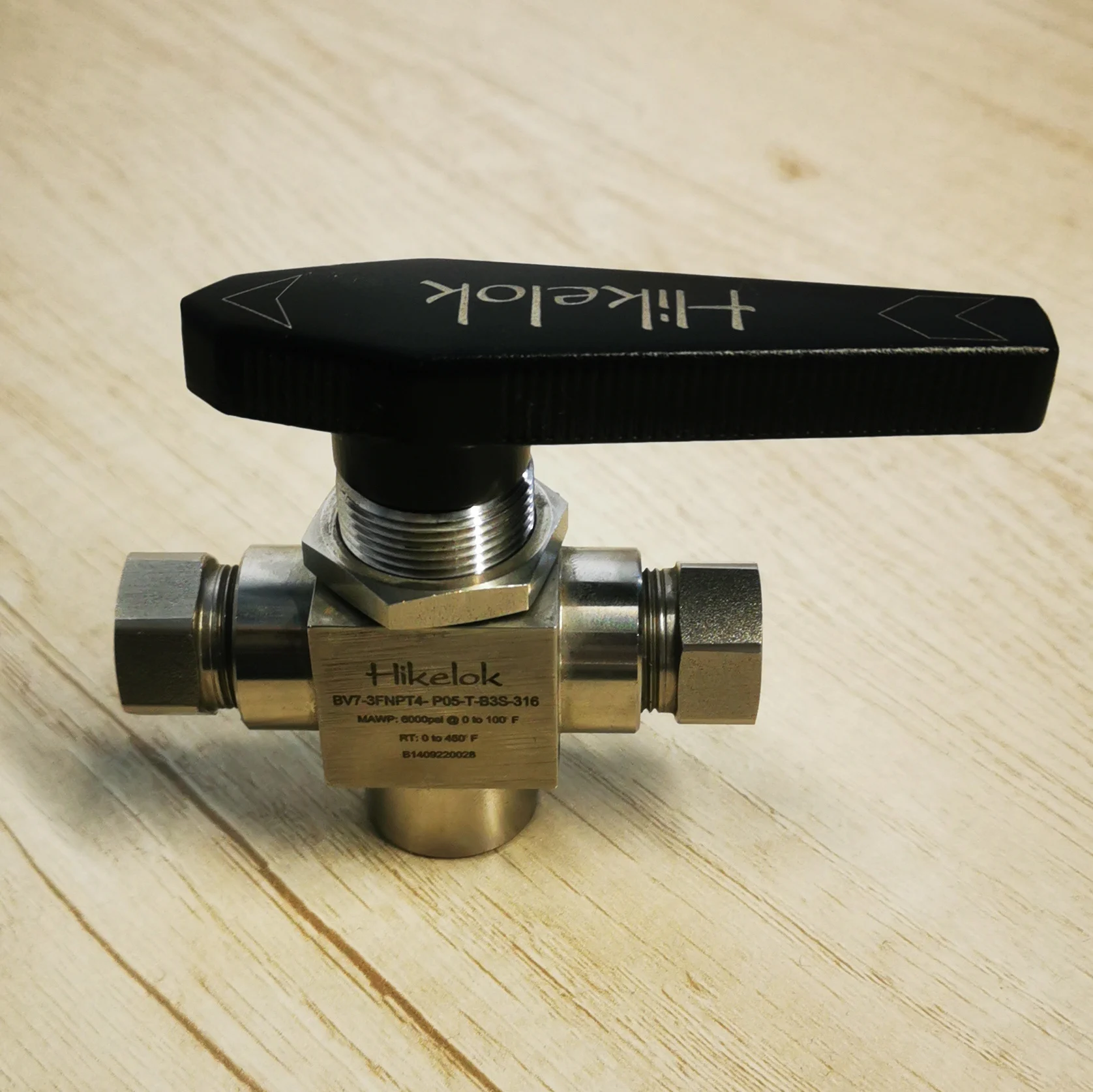 วาล์วบอลมอเตอร์ 3 ทาง แบบ DK-Lok ตัวเมีย NPT 1/4 นิ้ว สำหรับ CNG ลดราคาพิเศษ