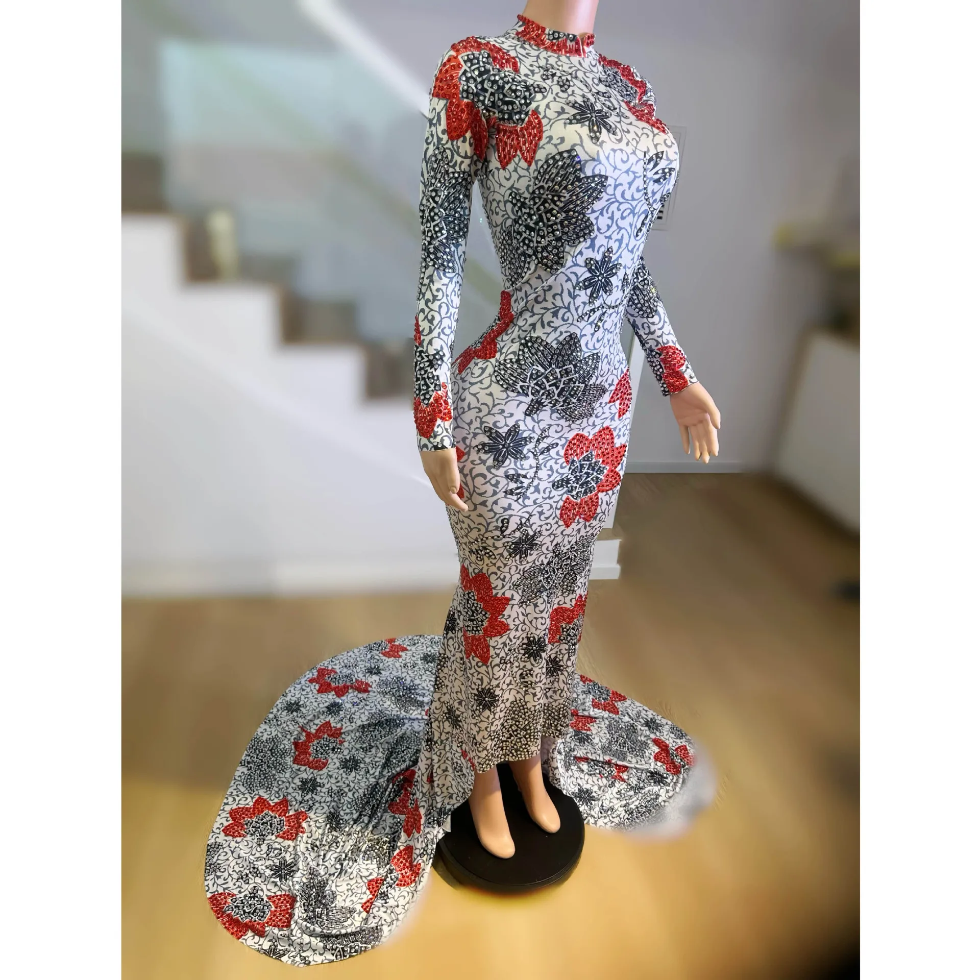 

European and American luxury flower diamond trailing hip skirt adult model catwalk trendy clothes New Year's Day party host perf