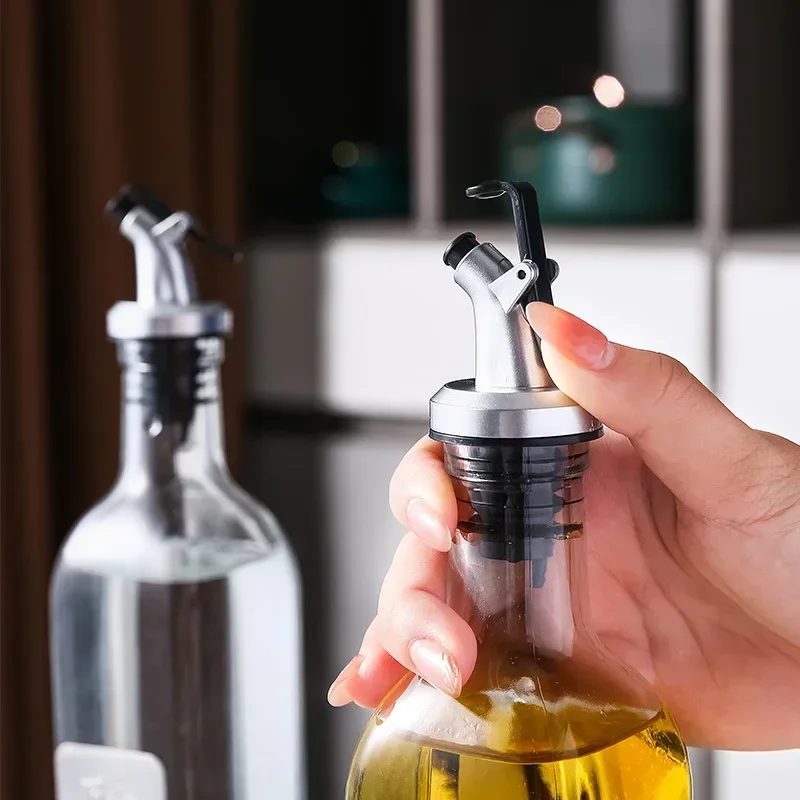 New Olive Oil Dispenser Sprayer Liquor Oil Bottle Stopper Lock Wine Pourers Flip Lock Plug Seal Leak-proof Nozzle Kitchen Tools