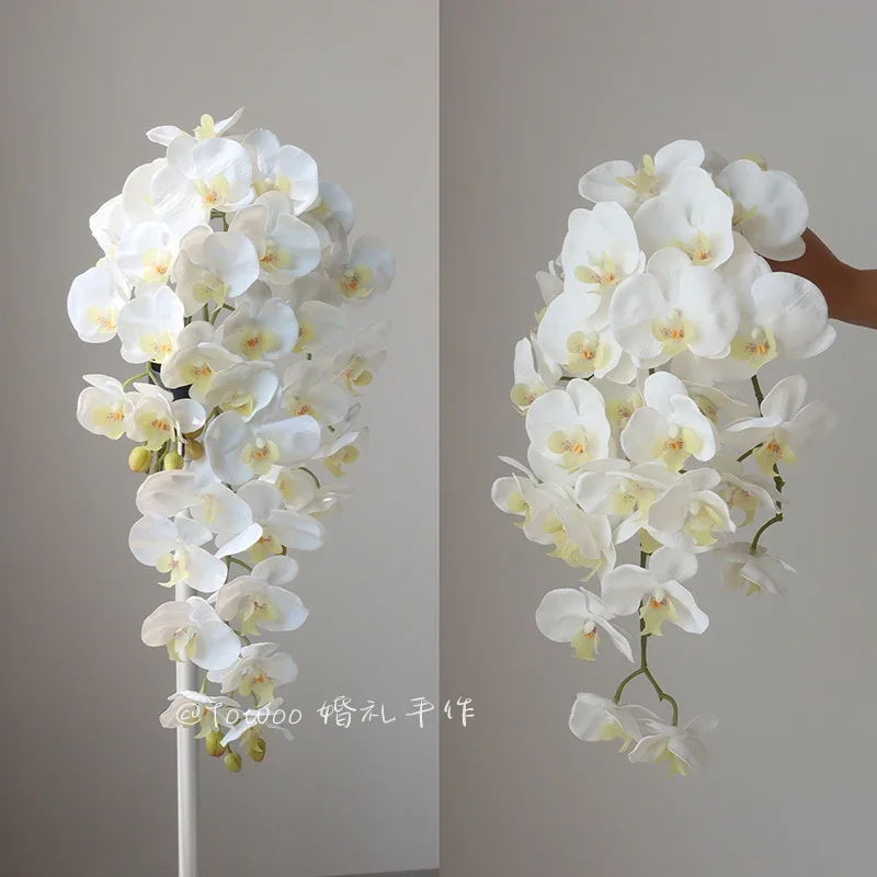 

White simple and fresh waterfall hand holding simulated flower Phalaenopsis bridal tie wedding photography certificate bouquet