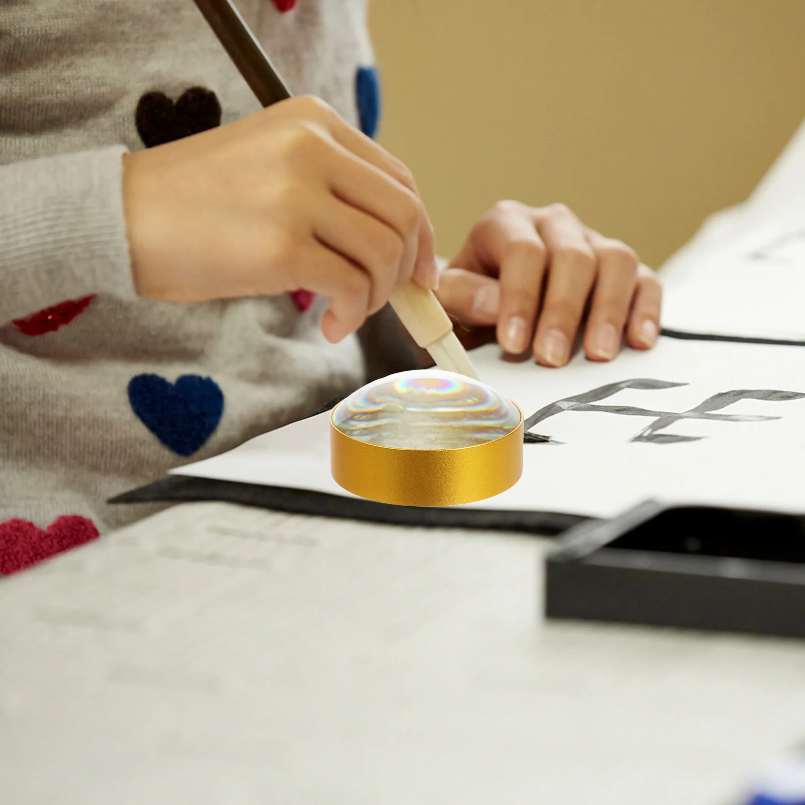 

Crystal Dome Magnifier Paperweight 75mm Optical Glass 4x Magnifier for Reading Books Newspapers Office Desktop Decor