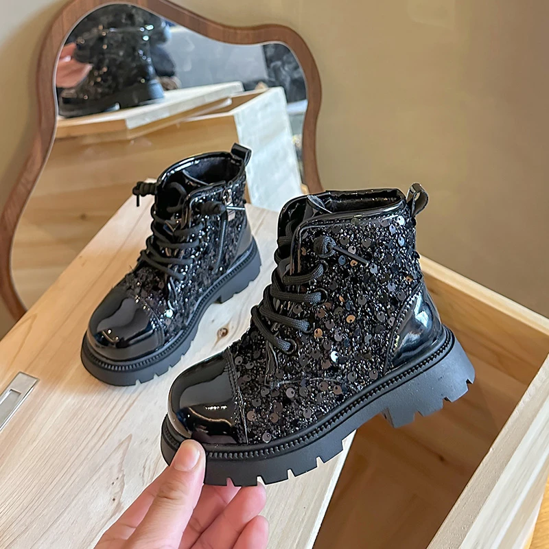 جديد الأطفال حذاء من الجلد 2025 الفتيات الكلاسيكية الترتر المدرسة المنصة الأحذية سميكة القاع موضة الاطفال فستان كاجوال الأحذية الجلدية