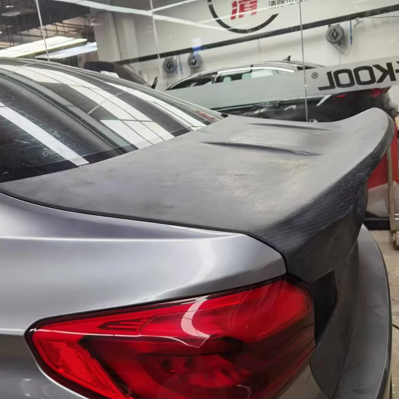 

CSL Style Dry Carbon Fiber Rear Trunk Cover for bmw F90 M5 G30