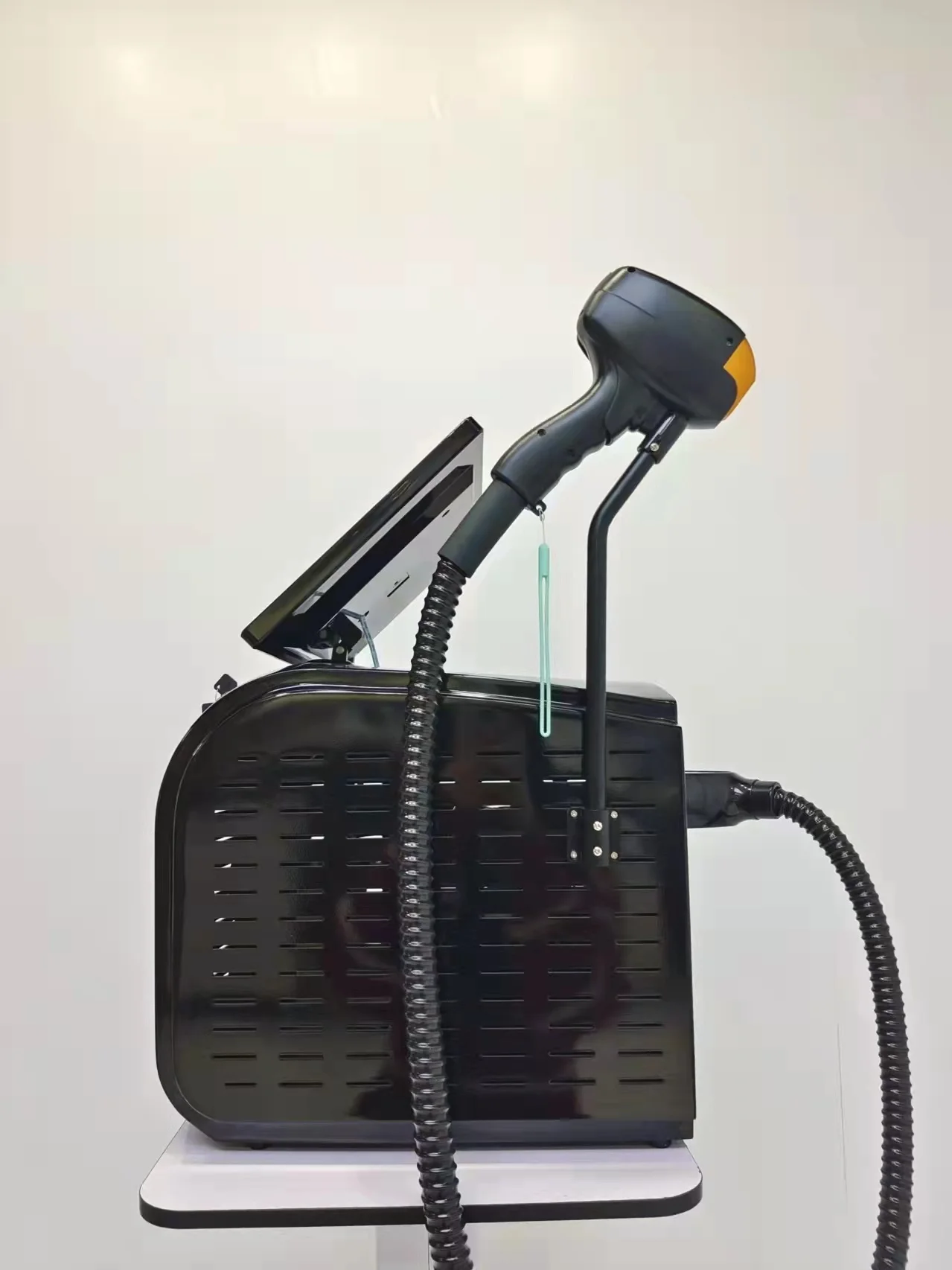 

2025 Новый диодный лазер 4000 Вт 808 нм для удаления волос 755 нм 808 нм 940 нм 1064 нм безболезненный эпилятор