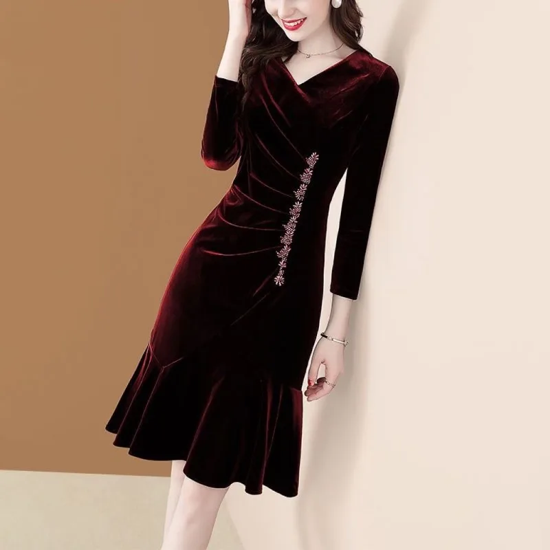 Elegant Women Velvet Dress High Quality Beaded Slim Fit Midi Mermaid Skirt Autumn Winter 2026 Fashion New Arrival​