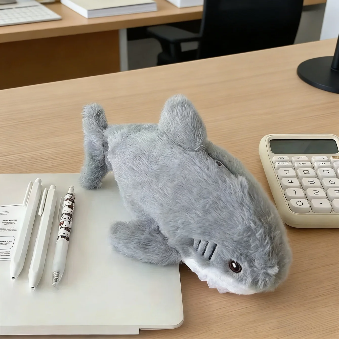 Cute Pencil Pouch, Plush Cartoon Shark Pencil Case, Large Capacity Bag, Zipper Cute Pen Holder for School Office Home