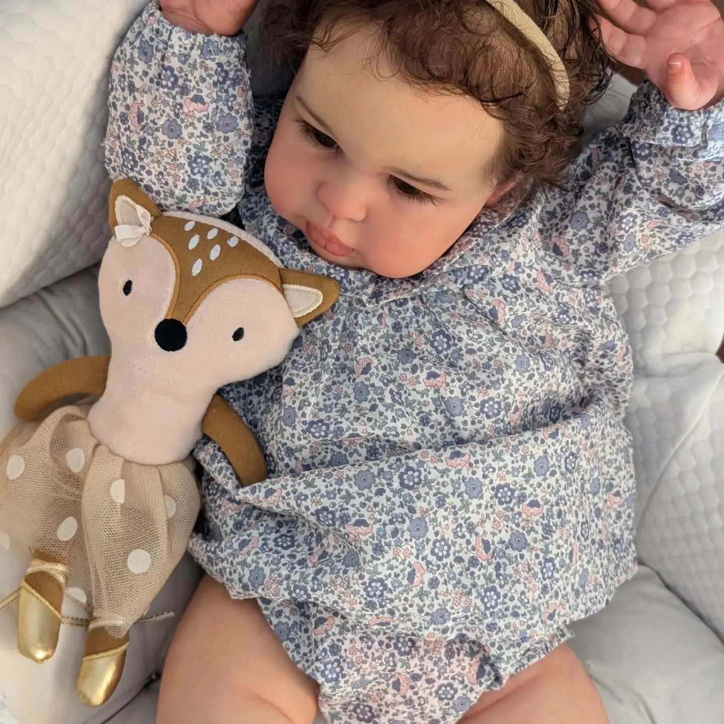 EGO 24 pulgadas muñeca recién nacida princesa niña Ellie cuerpo de tela niño realista Reborn tacto suave 3D arte de la piel muñeca con pelo de raíz de mano