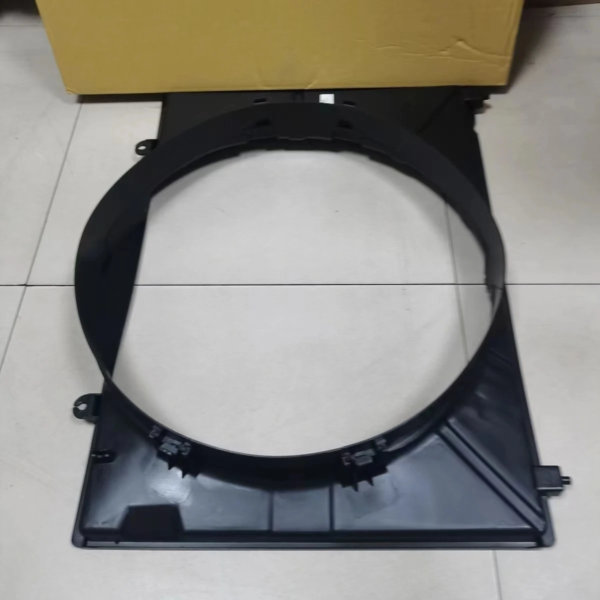 COOLING FAN SHROUD For Mitsubishi Pajero OEM MR993038