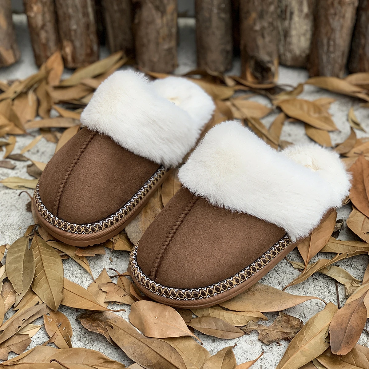 2024 Nieuwe Mode Casual Outdoor Luxe Bont Slippers Vrouw Winter Warm Pluche Muilezel Dia Dames Ontwerp Katoenen Huis Schoenen