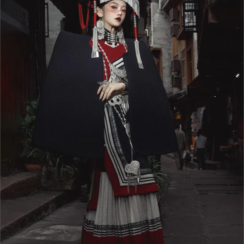 Roupas bordadas de algodão e linho resistentes para shows em uma grande versão de fantasia com fotografia de viagens em estilo étnico