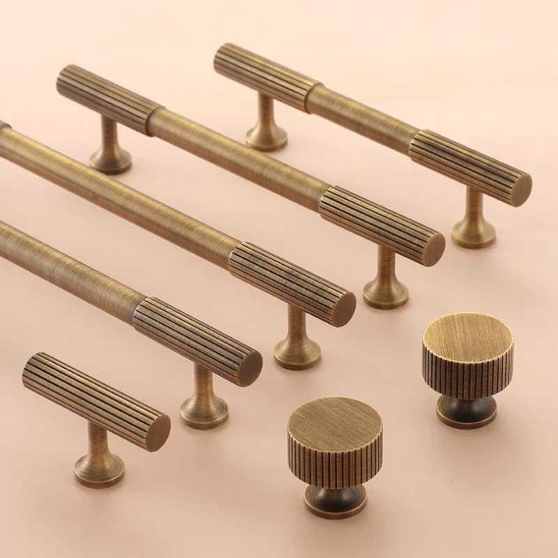 Antike Bronze-Messing-Schrankgriffe und -knöpfe, linear gerändelt, massive Messing-Schubladenknöpfe, T-Griff, Schlafzimmer-Küchen-Schrankbeschläge – Detail 3