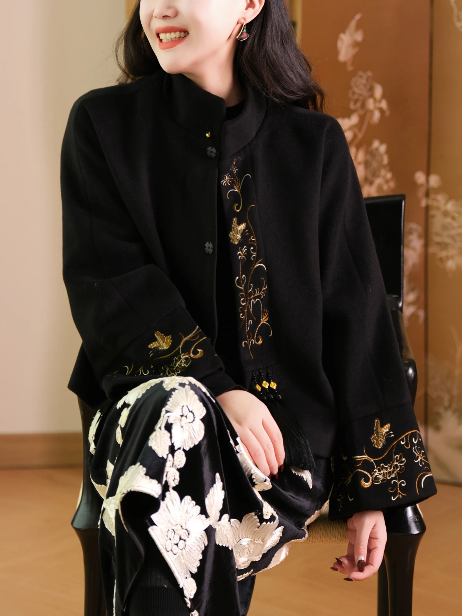 

Ele Pattern Embroidery Heavy Work Woolen Jaet with Tassel Trim Stand Collar Long Sve Women's Coat