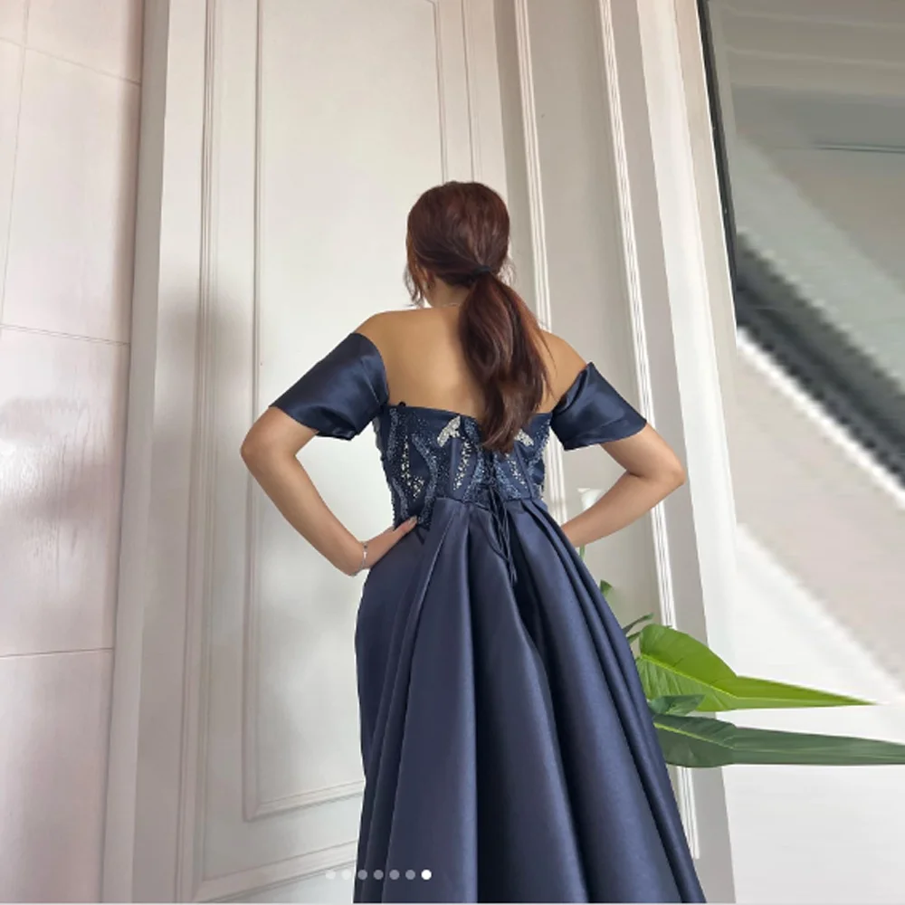 فساتين سهرة عصرية مخصصة من الساتان رائعة بدون حمالات قبالة الكتف فساتين حفلة موسيقية ساحرة للمناسبات الخاصة